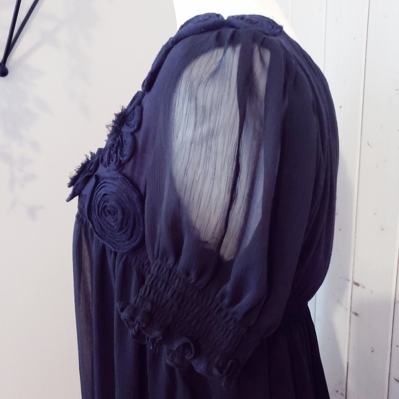 FLOWY CHIFFON BLACK DRESS FLOWER APPLIQUE - Picture 7 of 10